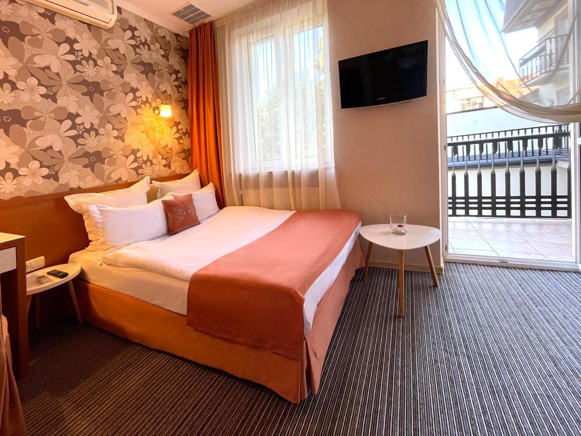 Eney Boutique Hotel Lemberg Zimmer foto