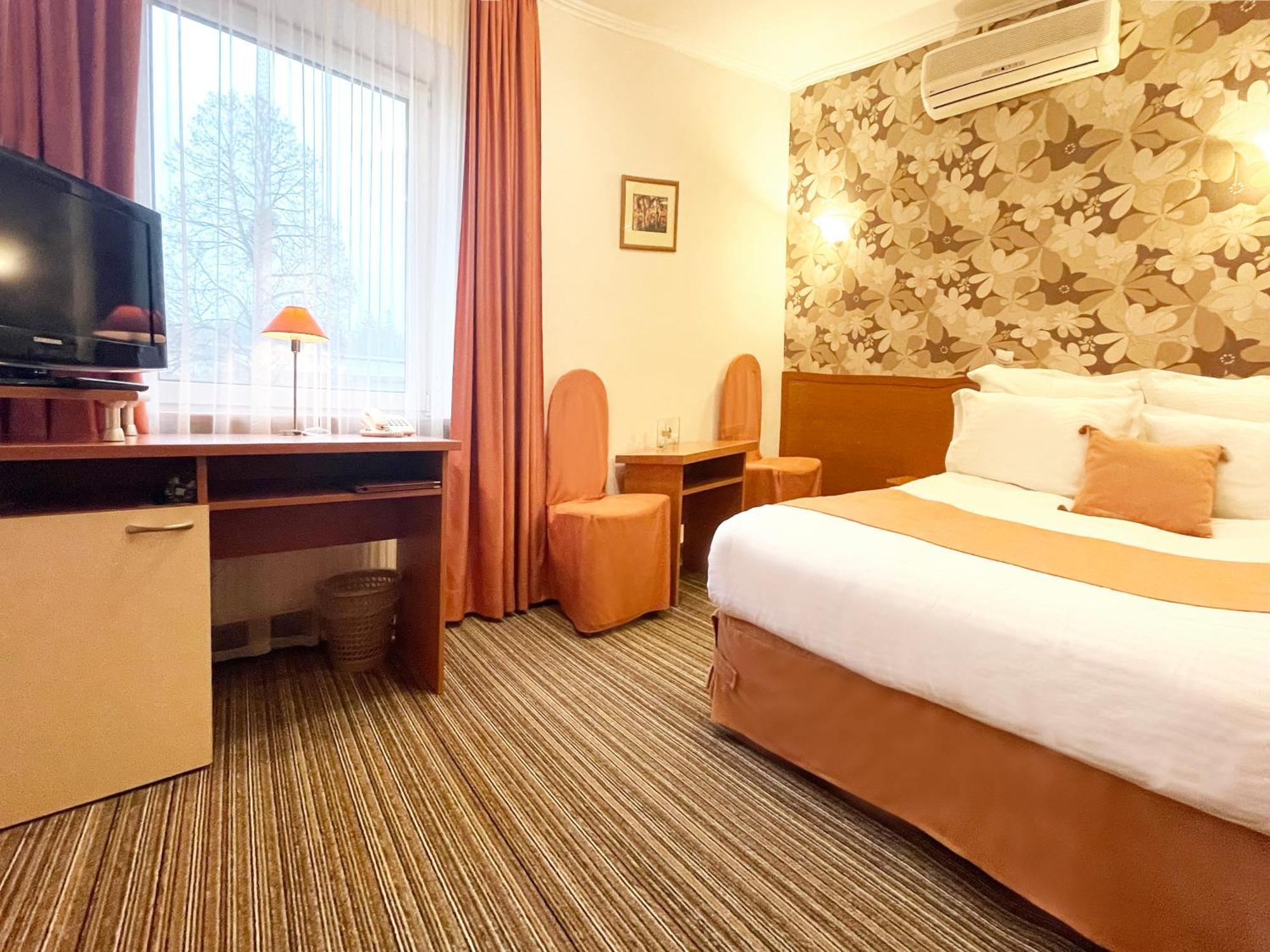 Eney Boutique Hotel Lemberg Zimmer foto