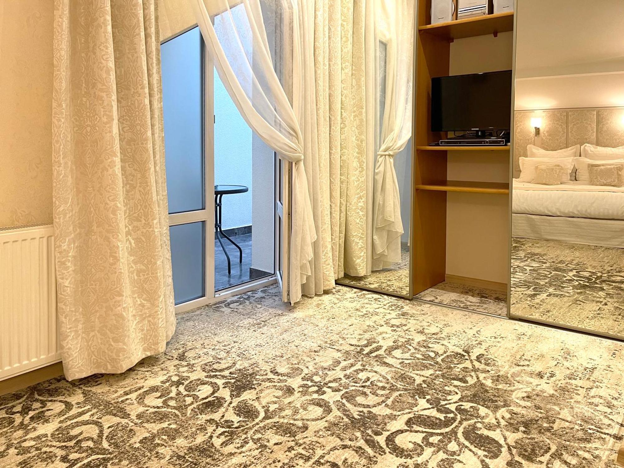 Eney Boutique Hotel Lemberg Zimmer foto
