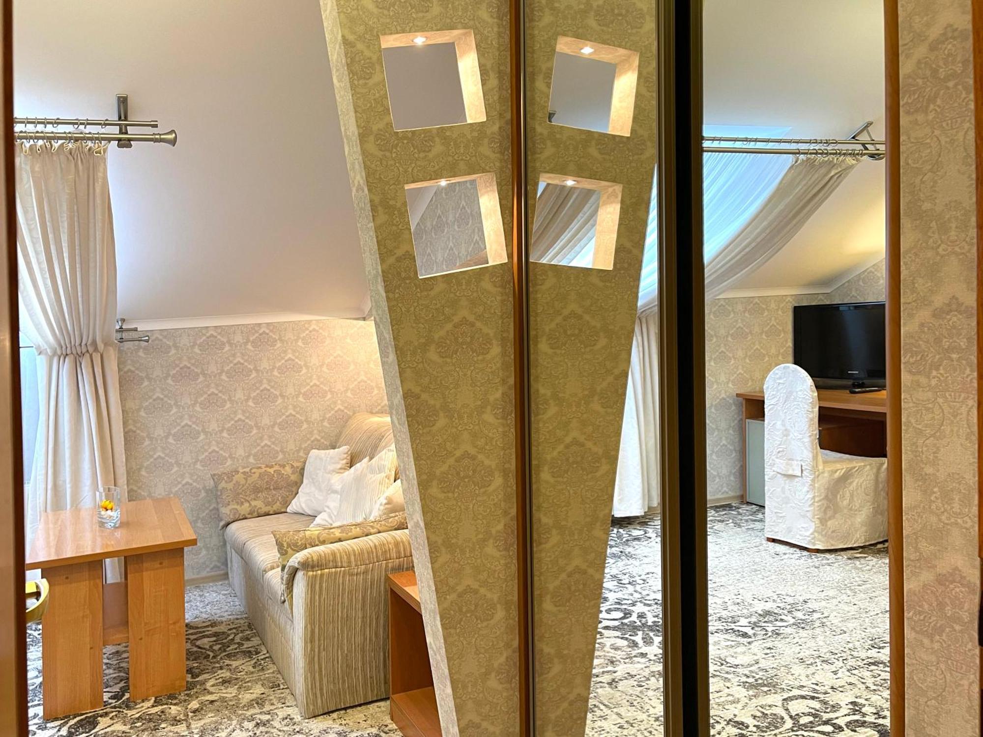 Eney Boutique Hotel Lemberg Zimmer foto