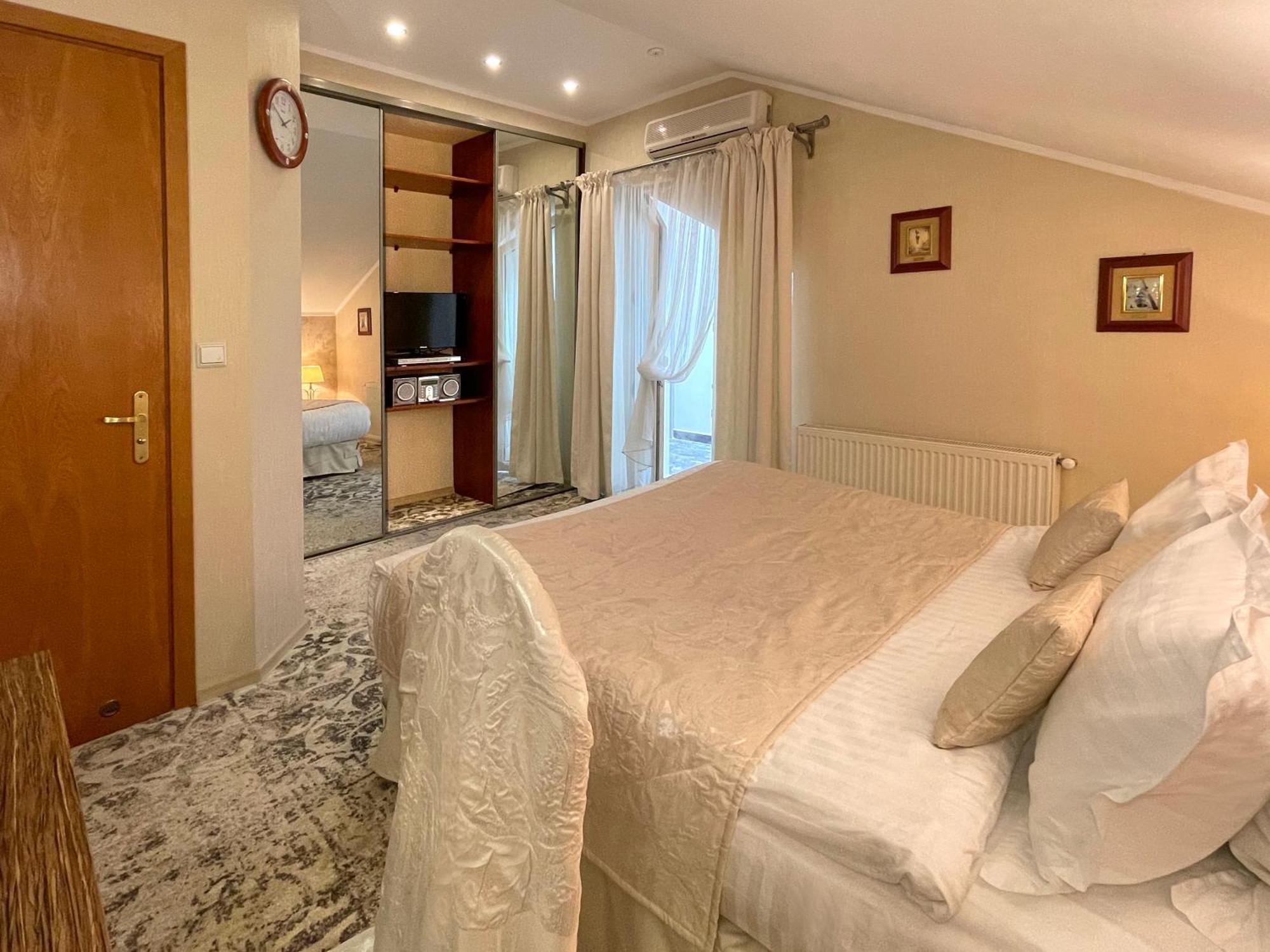 Eney Boutique Hotel Lemberg Zimmer foto