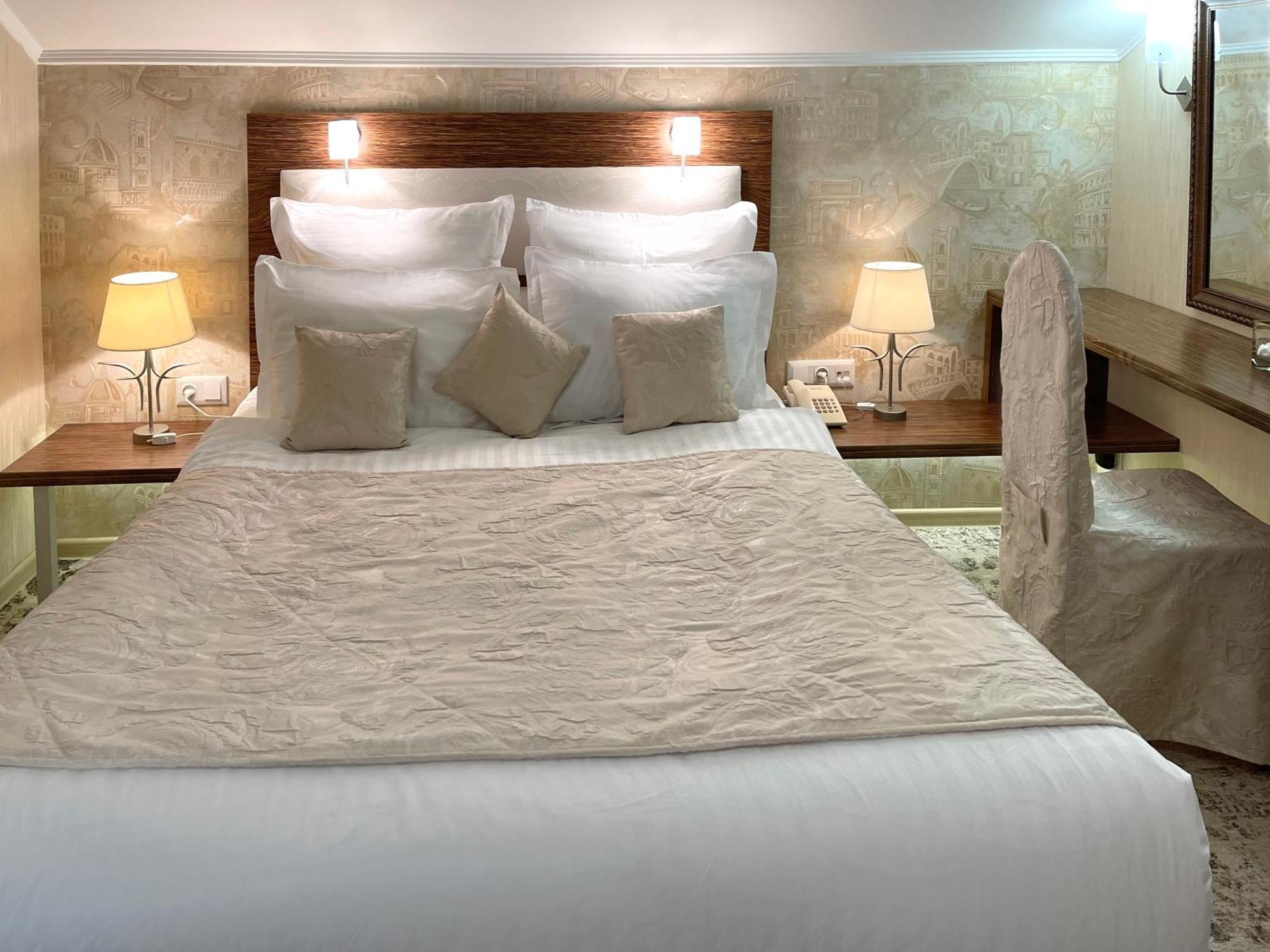 Eney Boutique Hotel Lemberg Zimmer foto