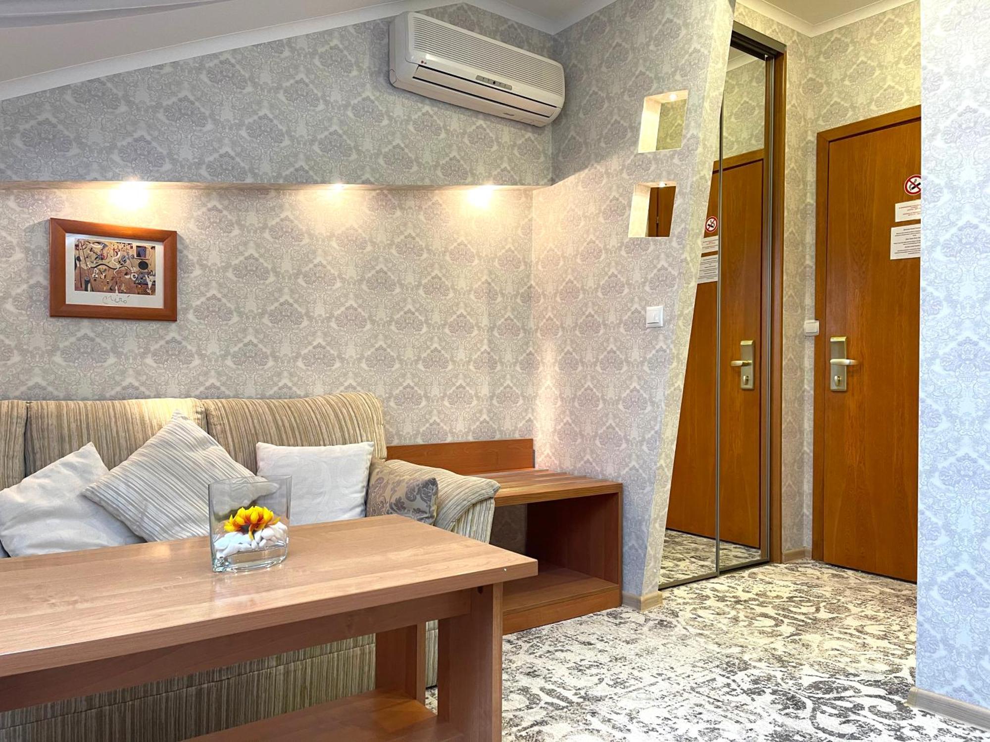 Eney Boutique Hotel Lemberg Zimmer foto