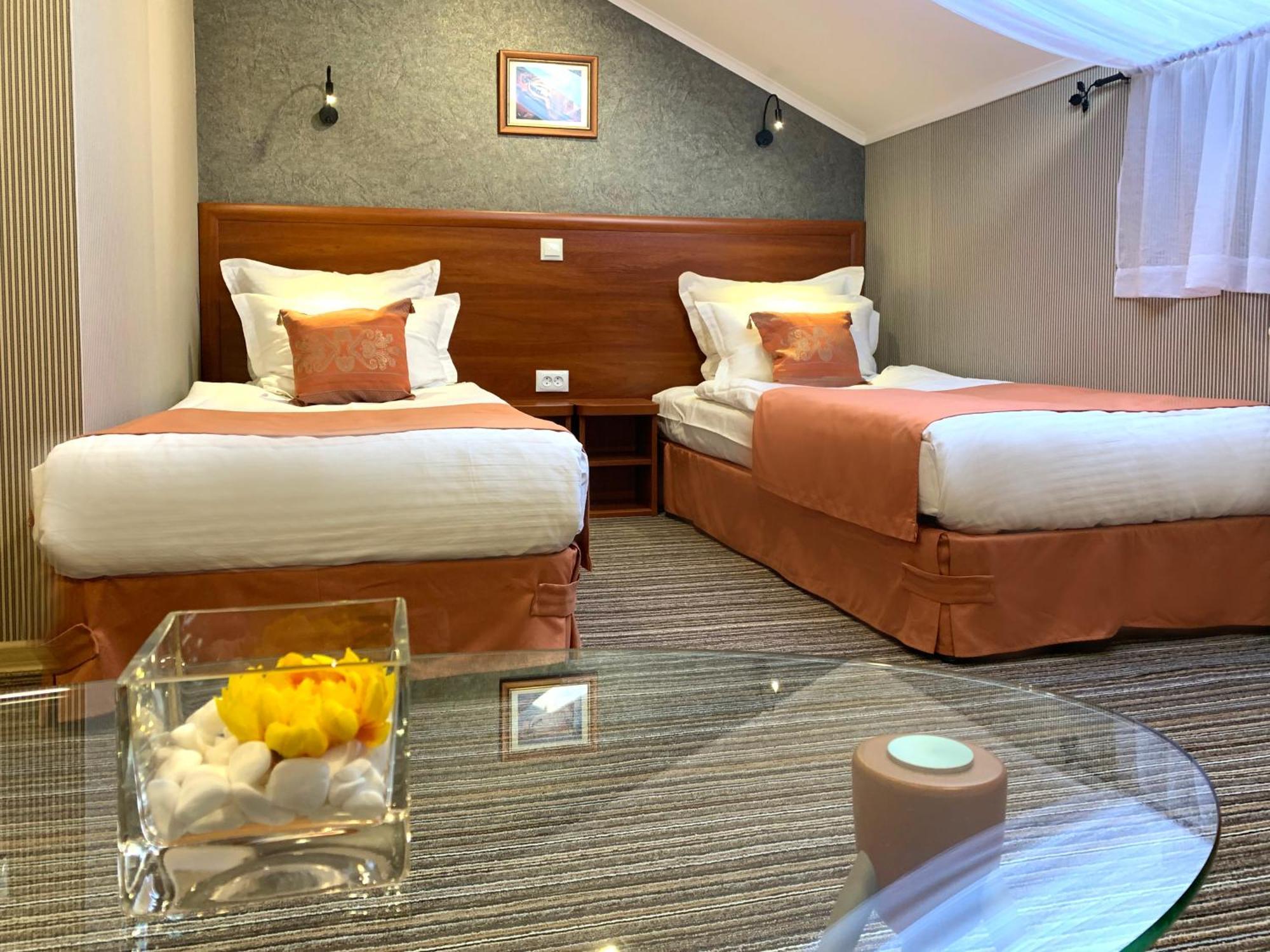 Eney Boutique Hotel Lemberg Zimmer foto