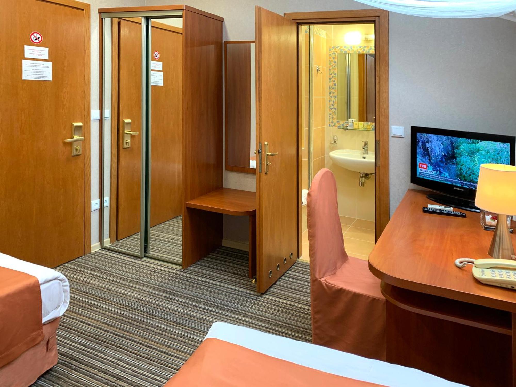 Eney Boutique Hotel Lemberg Zimmer foto